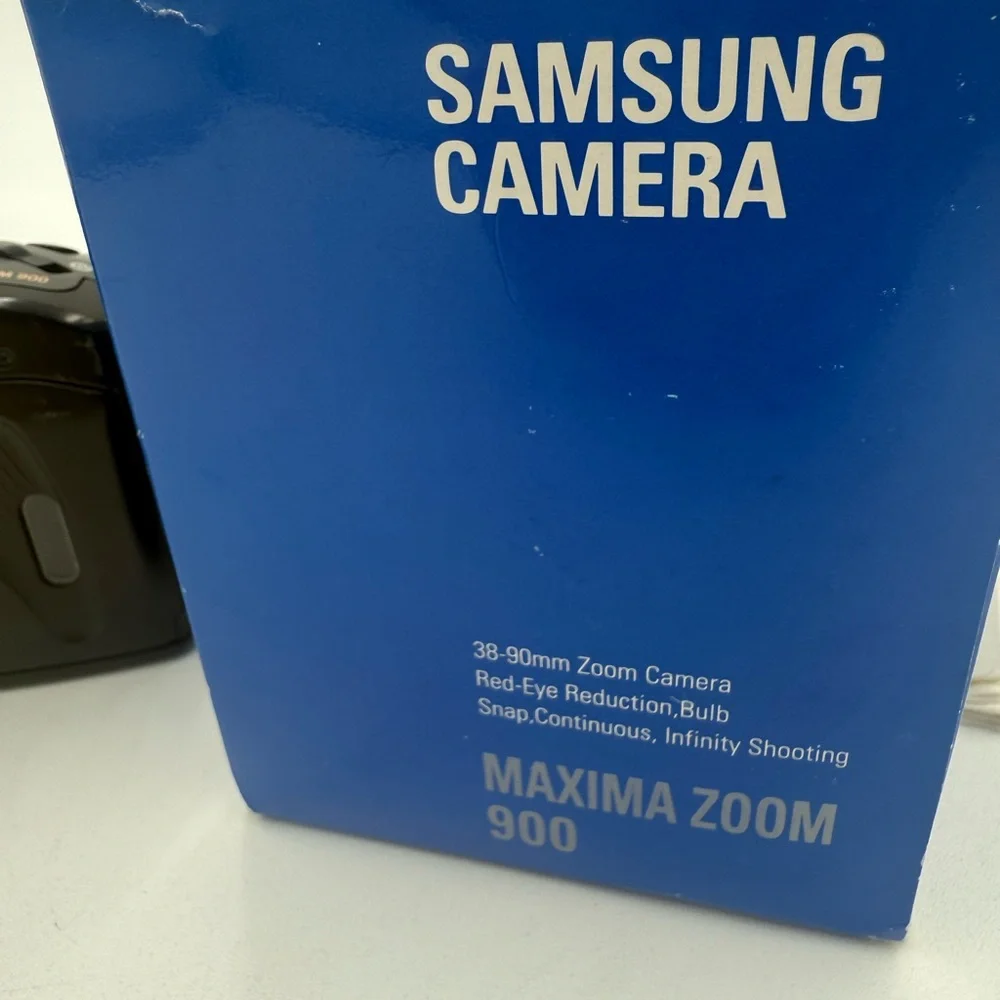 Samsung Maxima Zoom 900 Black Built In Flash 38-90mm Point & Shoot Film Camera